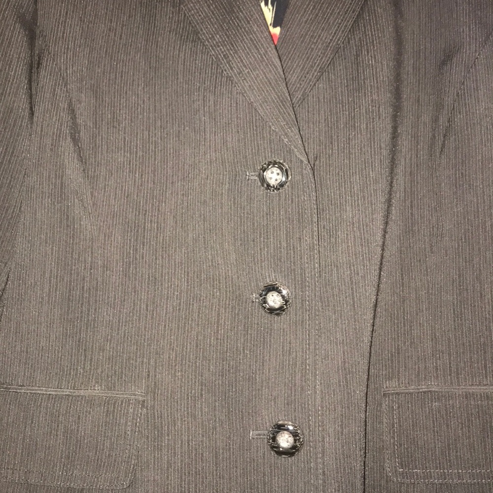 Evan-Picone Suit with scarf - Picture 3 of 15